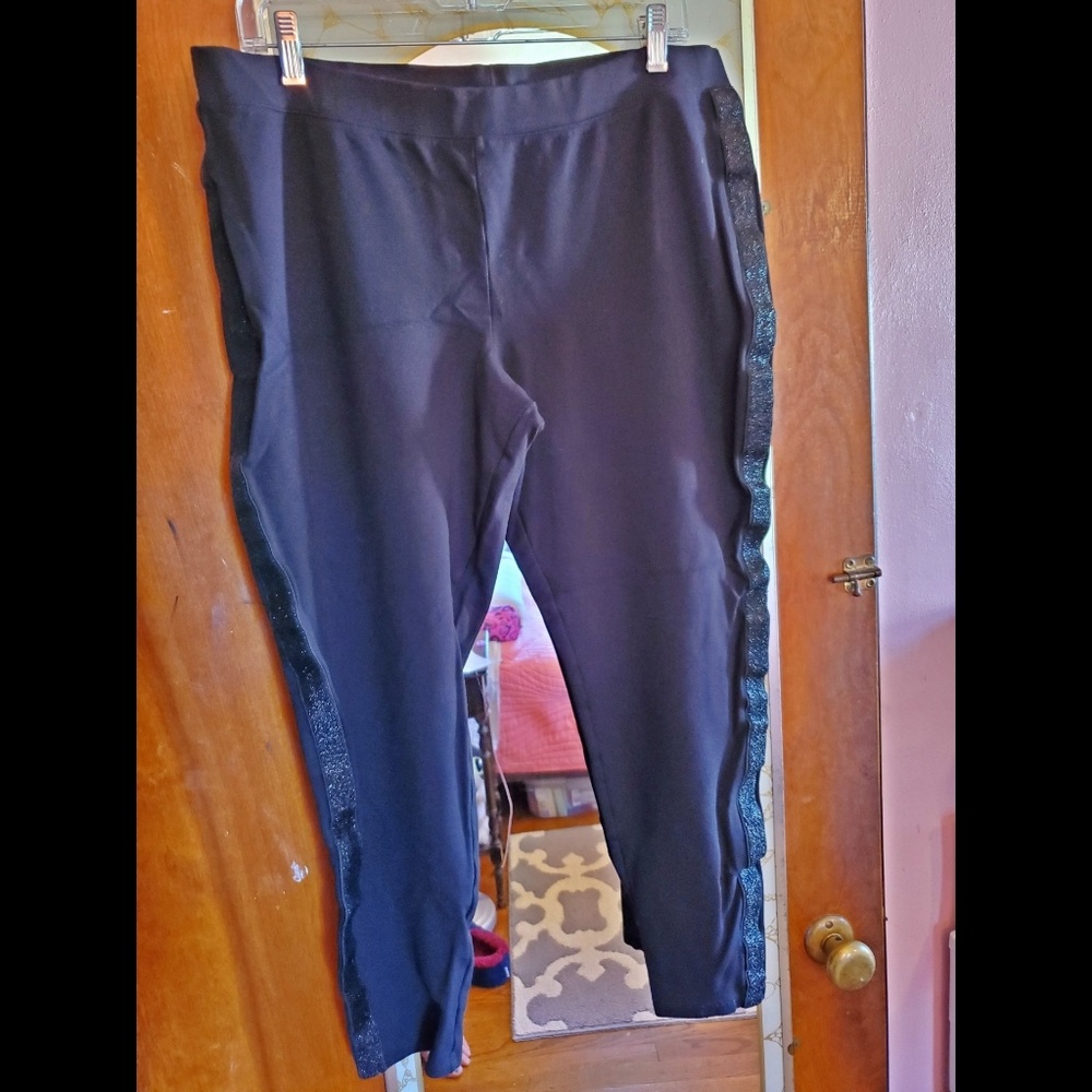 Vera Wang black leggings